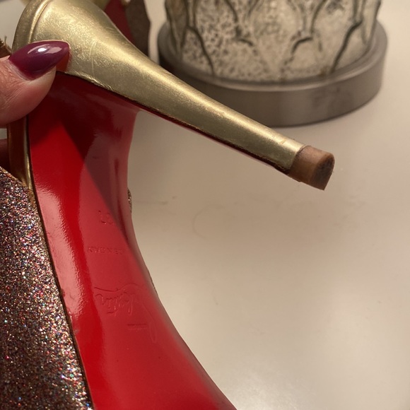 Beautiful Christian Louboutin Gold Pumps Sz 37 - Picture 4 of 6